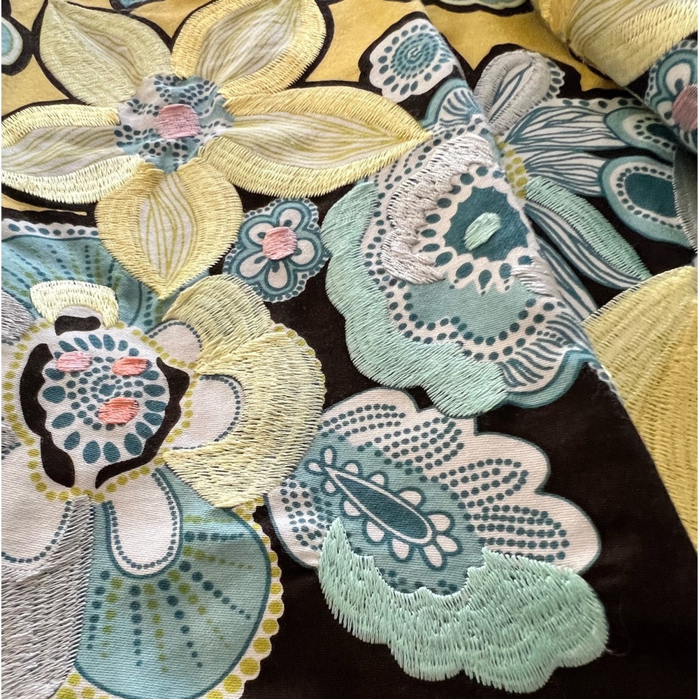 Carlisle embroiled skirt, size 6 - Picture 6 of 7